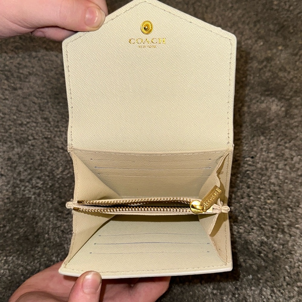 Authentic Coach wallet - Picture 3 of 5